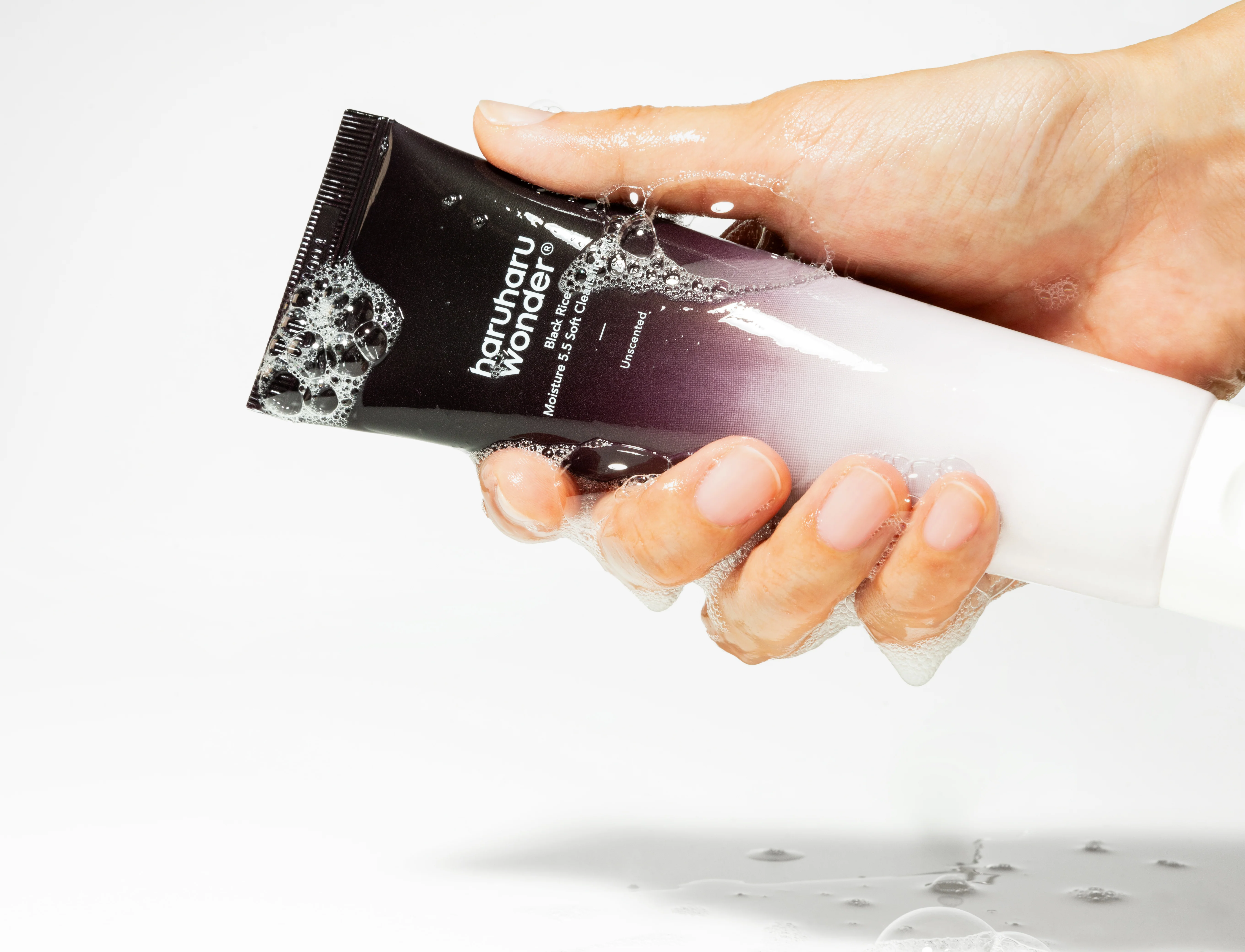 Black Rice Moisture 5.5 Soft Cleansing Gel (100ml) - Image 4